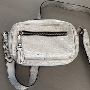 Marc Jacobs Bag Zoom Metallic Pebbled Leather Crossbody Casual Chic Silver